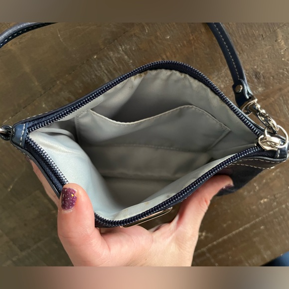 Coach patent leather wristlet - Picture 3 of 9